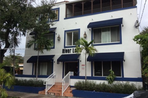 Condo in Miami, Florida, 2 bedrooms  № 1945831 - photo 8