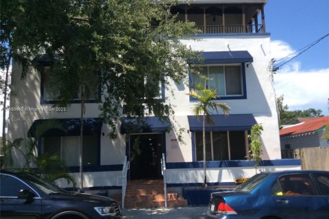 Condo in Miami, Florida, 2 bedrooms  № 1945831 - photo 2