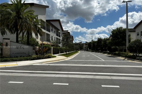 Купить кондоминиум в Дорал, Флорида 2 спальни, 89.56м2, № 1766429 - фото 27