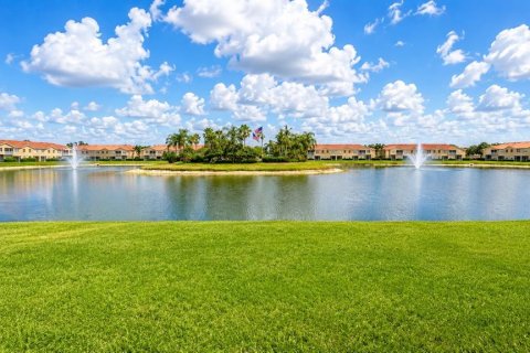 Townhouse in Sarasota, Florida 3 bedrooms, 164.99 sq.m. № 2204649 - photo 14