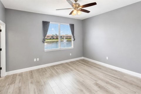 Townhouse in Sarasota, Florida 3 bedrooms, 164.99 sq.m. № 2204649 - photo 16