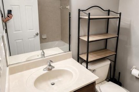 Townhouse in Sarasota, Florida 3 bedrooms, 164.99 sq.m. № 2204649 - photo 27