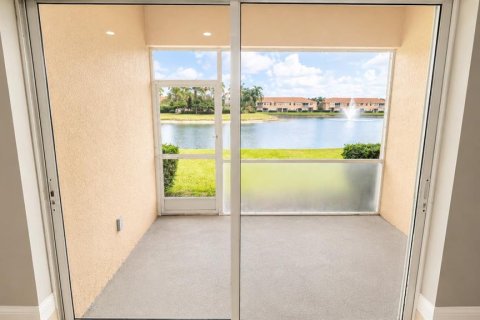 Townhouse in Sarasota, Florida 3 bedrooms, 164.99 sq.m. № 2204649 - photo 11