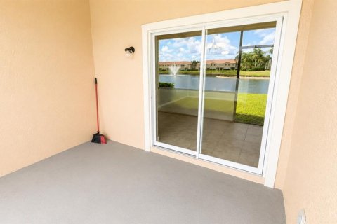Townhouse in Sarasota, Florida 3 bedrooms, 164.99 sq.m. № 2204649 - photo 12