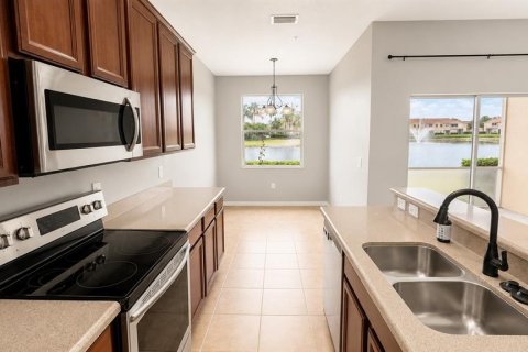 Townhouse in Sarasota, Florida 3 bedrooms, 164.99 sq.m. № 2204649 - photo 7