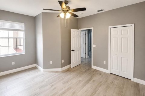 Townhouse in Sarasota, Florida 3 bedrooms, 164.99 sq.m. № 2204649 - photo 23