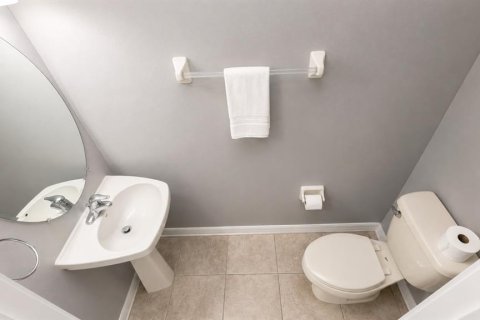 Townhouse in Sarasota, Florida 3 bedrooms, 164.99 sq.m. № 2204649 - photo 10