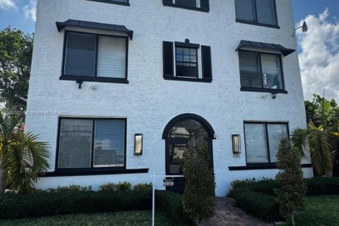 Снять в аренду виллу или дом в Корал-Гейблс, Флорида 1 спальня, 68.28м2, № 1935047 - фото 5