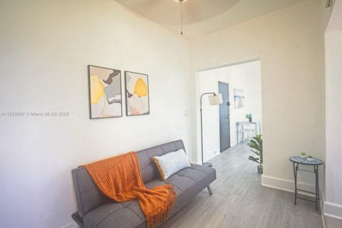 Снять в аренду виллу или дом в Корал-Гейблс, Флорида 1 спальня, 68.28м2, № 1935047 - фото 12