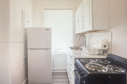 Снять в аренду виллу или дом в Корал-Гейблс, Флорида 1 спальня, 68.28м2, № 1935047 - фото 13