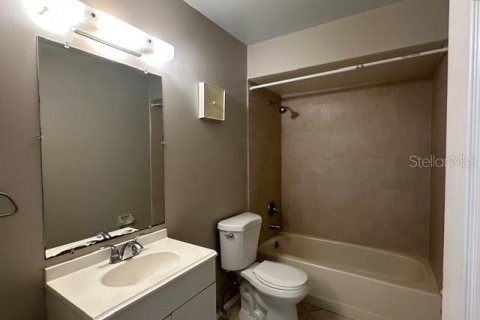 Townhouse in Orlando, Florida 2 bedrooms, 98.1 sq.m. № 2224828 - photo 3
