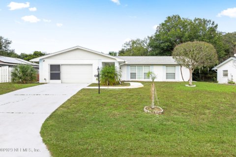 House in Palm Coast, Florida 2 bedrooms, 149.02 sq.m. № 861951 - photo 1