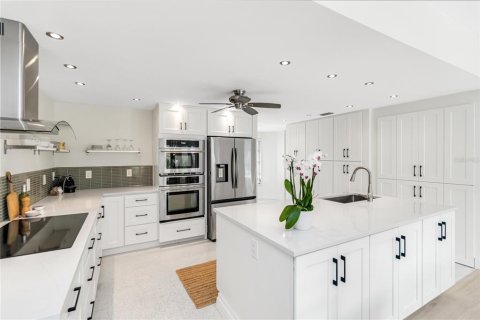 Купить виллу или дом в Сарасота, Флорида 6 комнат, 208.19м2, № 2224402 - фото 15