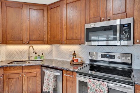 Villa ou maison à vendre à Kissimmee, Floride: 3 chambres, 153.85 m2 № 1795334 - photo 10