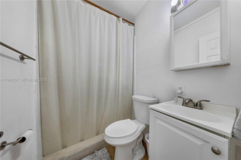 Купить виллу или дом в Майами-Шорс, Флорида 3 спальни, 182.55м2, № 2047740 - фото 24