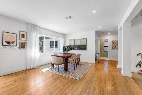 Купить виллу или дом в Майами-Шорс, Флорида 3 спальни, 182.55м2, № 2047740 - фото 11