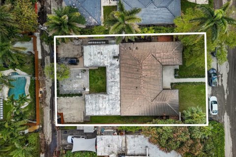 Купить виллу или дом в Майами-Шорс, Флорида 3 спальни, 182.55м2, № 2047740 - фото 4