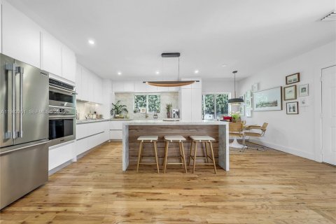 Купить виллу или дом в Майами-Шорс, Флорида 3 спальни, 182.55м2, № 2047740 - фото 8