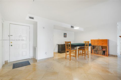 Condo in Hollywood, Florida, 2 bedrooms  № 1978418 - photo 13