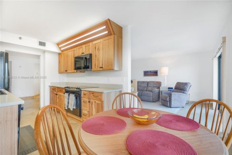 Condo in Hollywood, Florida, 2 bedrooms  № 1978418 - photo 8