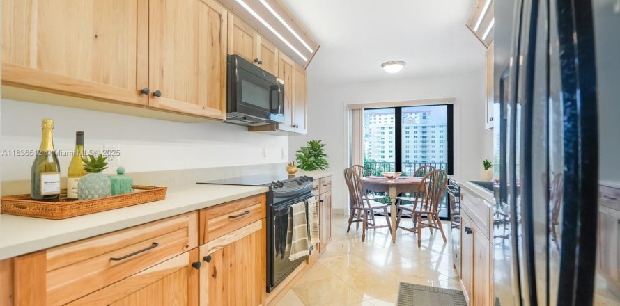 Condo in Hollywood, Florida, 2 bedrooms  № 1978418