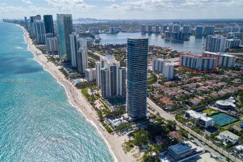 Купить кондоминиум в Санни-Айлс-Бич, Флорида 1 спальня, 93.37м2, № 2025713 - фото 26