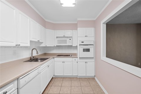 Купить кондоминиум в Санни-Айлс-Бич, Флорида 1 спальня, 93.37м2, № 2025713 - фото 11