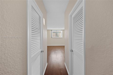 Купить кондоминиум в Санни-Айлс-Бич, Флорида 1 спальня, 93.37м2, № 2025713 - фото 19