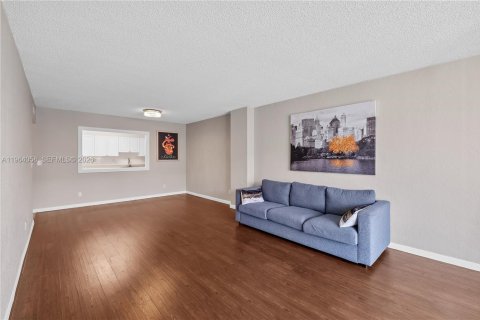 Купить кондоминиум в Санни-Айлс-Бич, Флорида 1 спальня, 93.37м2, № 2025713 - фото 6