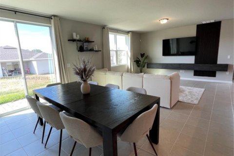 House in Winter Haven, Florida 4 bedrooms, 171.78 sq.m. № 1749156 - photo 1