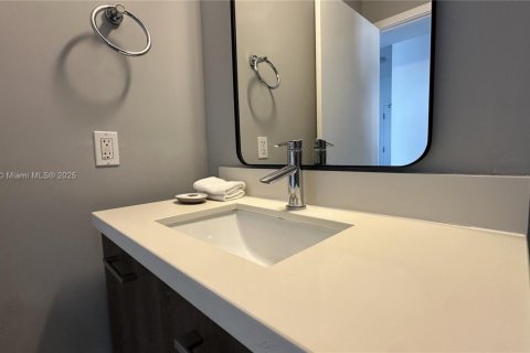 Copropriété à vendre à Bay Harbor Islands, Floride: 2 chambres, 123 m2 № 2020521 - photo 30