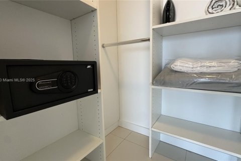 Copropriété à vendre à Bay Harbor Islands, Floride: 2 chambres, 123 m2 № 2020521 - photo 24