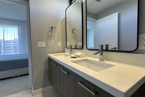 Copropriété à vendre à Bay Harbor Islands, Floride: 2 chambres, 123 m2 № 2020521 - photo 21