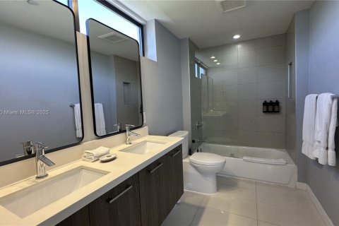 Copropriété à vendre à Bay Harbor Islands, Floride: 2 chambres, 123 m2 № 2020521 - photo 19