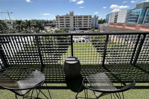 Copropriété à vendre à Bay Harbor Islands, Floride: 2 chambres, 123 m2 № 2020521 - photo 14