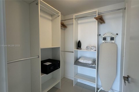 Copropriété à vendre à Bay Harbor Islands, Floride: 2 chambres, 123 m2 № 2020521 - photo 23