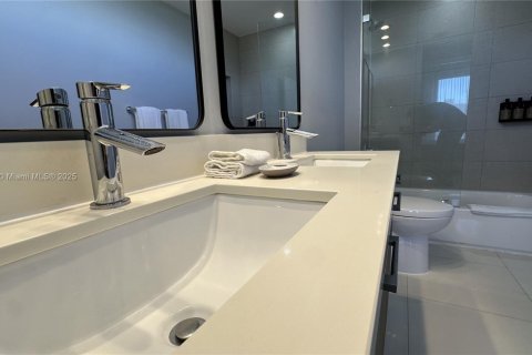 Copropriété à vendre à Bay Harbor Islands, Floride: 2 chambres, 123 m2 № 2020521 - photo 22