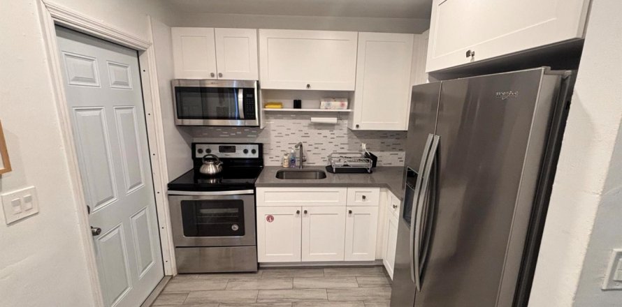 Apartment in Fort Lauderdale, Florida 2 bedrooms, 74.32 sq.m. № 2392263