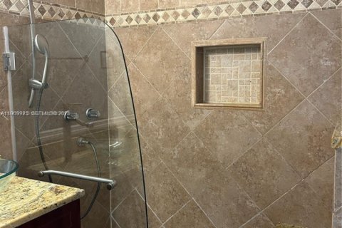 House in Hollywood, Florida 4 bedrooms, 119.75 sq.m. № 2030722 - photo 15