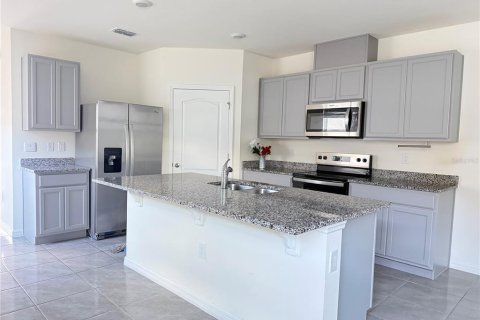 House in Winter Haven, Florida 4 bedrooms, 159.14 sq.m. № 2101424 - photo 5