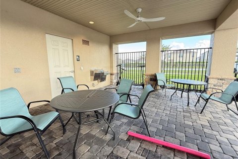 House in Winter Haven, Florida 4 bedrooms, 159.14 sq.m. № 2101424 - photo 18