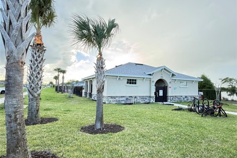 House in Winter Haven, Florida 4 bedrooms, 159.14 sq.m. № 2101424 - photo 15