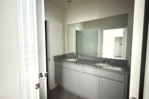 House in Winter Haven, Florida 4 bedrooms, 159.14 sq.m. № 2101424 - photo 10