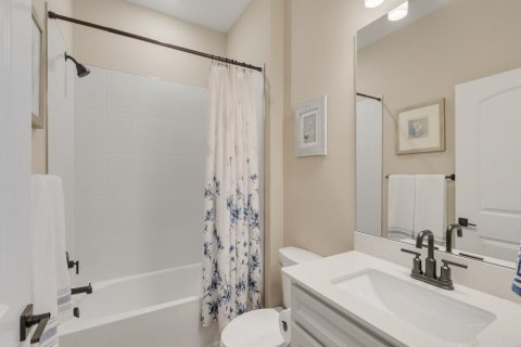 House in Vero Beach, Florida 2 bedrooms, 152.08 sq.m. № 2383062 - photo 5