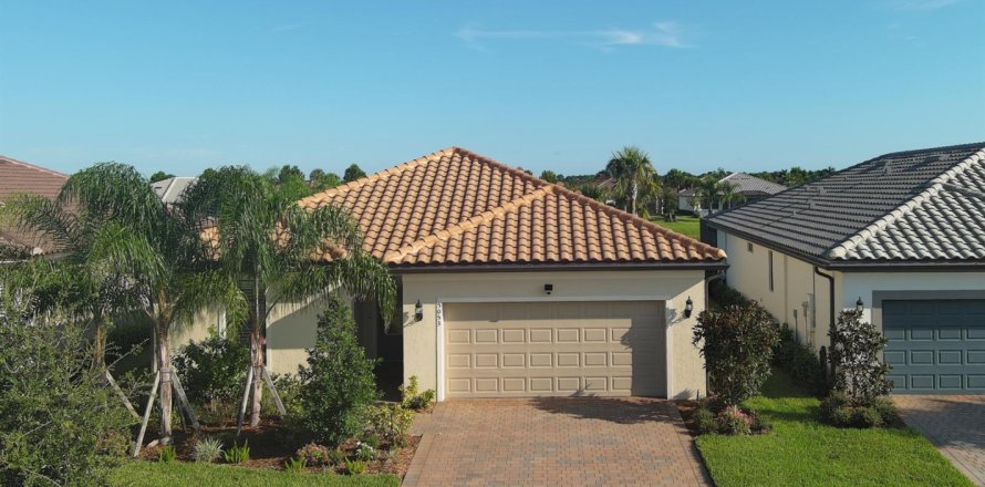 House in Vero Beach, Florida 2 bedrooms, 152.08 sq.m. № 2383062