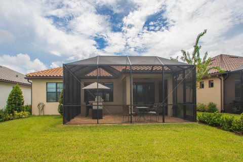 House in Vero Beach, Florida 2 bedrooms, 152.08 sq.m. № 2383062 - photo 20