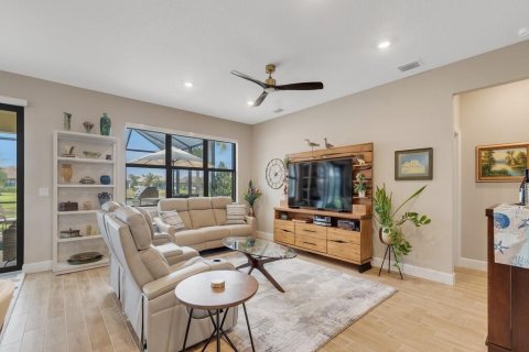 House in Vero Beach, Florida 2 bedrooms, 152.08 sq.m. № 2383062 - photo 9