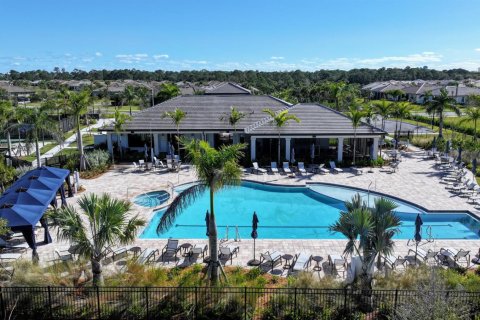 House in Vero Beach, Florida 2 bedrooms, 152.08 sq.m. № 2383062 - photo 29