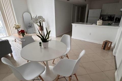 Condo in Miami, Florida, 3 bedrooms  № 2040575 - photo 6