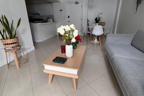 Condo in Miami, Florida, 3 bedrooms  № 2040575 - photo 2